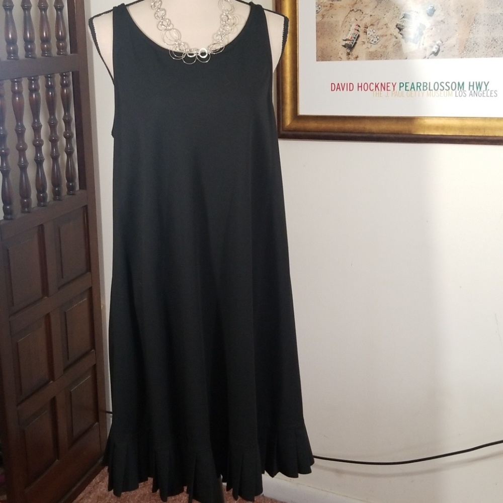 Black sleeveless dress.        Size 10